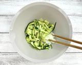 レンジで簡単＊ズッキーニとツナのナムル＊作り方3写真