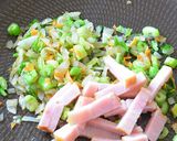 残りご飯でベーコンとセロリが入ったピラフ作り方2写真