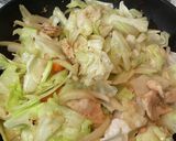 【簡単節約おかず】鶏胸肉キャベツの塩炒め作り方5写真