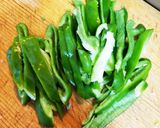 ピーマンと玉ねぎの梅肉炒め作り方1写真
