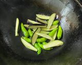 モツ揚げと茄子の甘コク炒め作り方3写真