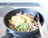皆大好き!な【豚ネギ卵の白だし炒飯】作り方6写真