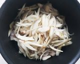 味がしみしみ☆鶏ごぼうごはん作り方4写真