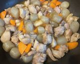 鶏ももと人参とこんにゃくの煮物作り方5写真