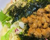 市販サラダ活用●納豆＆海苔ごまサラダ作り方1写真