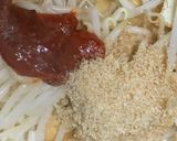 担々麺風味の厚揚げ、もやし、小松菜の煮物作り方1写真