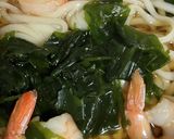 簡単　えびワカメうどん作り方3写真