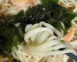 簡単　えびワカメうどん作り方4写真