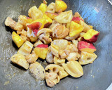 れんこんとさつまいもと鶏肉の甘辛炒め作り方7写真