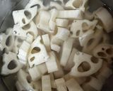 ★れんこんとさつまいもと鶏肉の甘辛炒め★作り方1写真