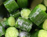 梅塩麹でさっぱり！キュウリの浅漬け作り方1写真