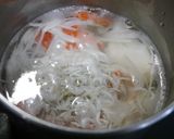 簡単！カニカマとしらすのお味噌汁作り方1写真