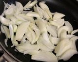 簡単で味わい深い☆鯖水煮缶ケチャップ炒め作り方3写真