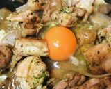 市販サラダ活用●鶏肉の月見ソテーソース作り方3写真