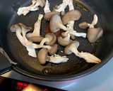 さばみそ煮缶とニンニクの芽炒め作り方3写真