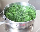 簡単〜【おかひじきと玉ねぎのごまサラダ】作り方1写真