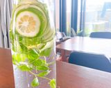 水に入れ冷やすだけおしゃれミントレモン水作り方5写真