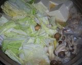 ☆土鍋で♪豚と野菜のピリ辛味噌鍋☆作り方5写真