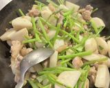 蕪と鶏肉の塩麹ゆず蜂蜜炒め作り方5写真