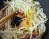 カレー味！ウィンナーともやしの炒め物弁当作り方3写真