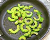 ゴーヤと卵炒め♪アサリの蒸し焼きのせ作り方2写真