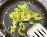ゴーヤと卵炒め♪アサリの蒸し焼きのせ作り方5写真
