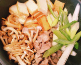 少量豚肉と厚揚げのすき焼き丼★ランチ♡卵作り方5写真