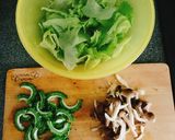 ゴーヤ、レタス、しめじ、ひき肉の炒め物作り方1写真