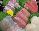 お刺身盛り合わせ乗せるだけ♪ 海鮮丼作り方5写真