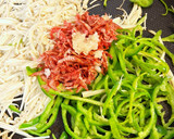 ししとうと桜エビのガリバター炒め作り方3写真