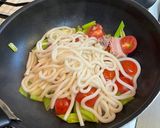 トマトと豚角煮の焼きうどん醤油ニンニク作り方4写真
