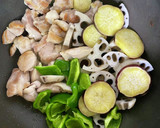 れんこんとさつまいもと鶏肉の味噌炒め作り方4写真