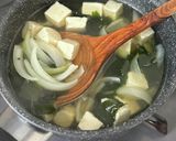 玉ねぎと豆腐とわかめの味噌汁作り方2写真
