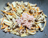 たっぷりきのことツナの混ぜごはん作り方4写真