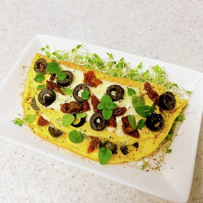 ブラックオリーブとドライトマトのオムレツ by yummysunny