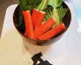チンゲン菜とカニカマの味噌汁作り方1写真