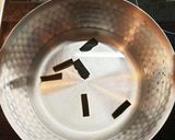 チンゲン菜とカニカマの味噌汁作り方2写真
