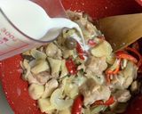 鶏もも肉ときのこのクリーム煮♪作り方5写真