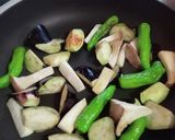 豚コマ団子と茄子の甘酢生姜炒め作り方1写真