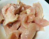 市販サラダ活用●鶏胸肉の皿蒸し作り方1写真