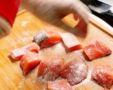 秋鮭とジャガイモのバター醤油炒め作り方3写真