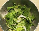 セロリとチキンのマヨポン和え作り方2写真