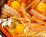 大根と人参の煮物の落とし卵作り方4写真
