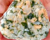 やみつき♡ごま油香る♩鮭わかめおにぎり作り方4写真