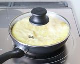 【にんにくと青唐辛子のチーズオムレツ】作り方5写真