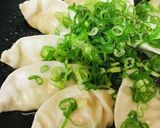 市販餃子●ネギといっしょ焼き作り方2写真