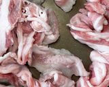 豚バラ肉とキャベツのガリバタ炒め作り方1写真
