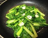 にんにく風味が美味しい♪小松菜で青菜炒め作り方5写真