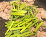 子供が大好き！ニンニクの芽と豚肉の炒め物作り方4写真