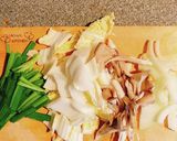 豚、玉ねぎ、白菜、ニラ、舞茸の辛味噌炒め作り方1写真